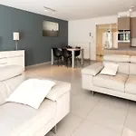 In Near The Seawall Apartman