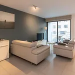 In Near The Seawall Apartman *