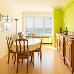 In Near The Seawall Apartman *