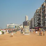 In Near The Seawall * Ostende