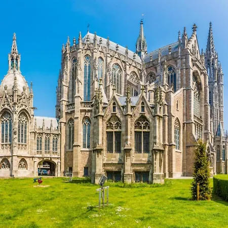 아파트 In Near The Seawall