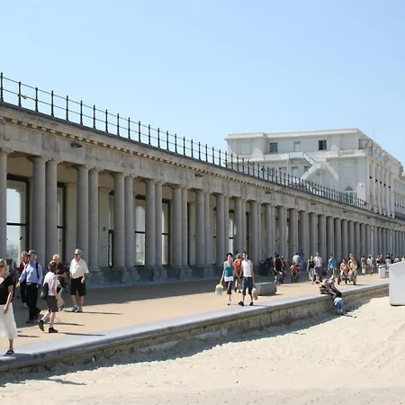 아파트 In Near The Seawall