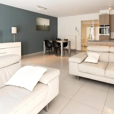 In Near The Seawall * 오스텐드