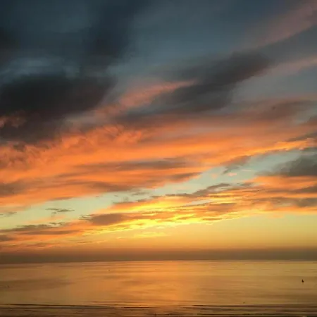 In Near The Seawall Daire *