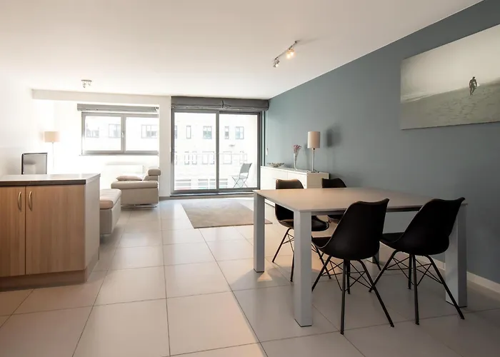 In Near The Seawall * 오스텐드