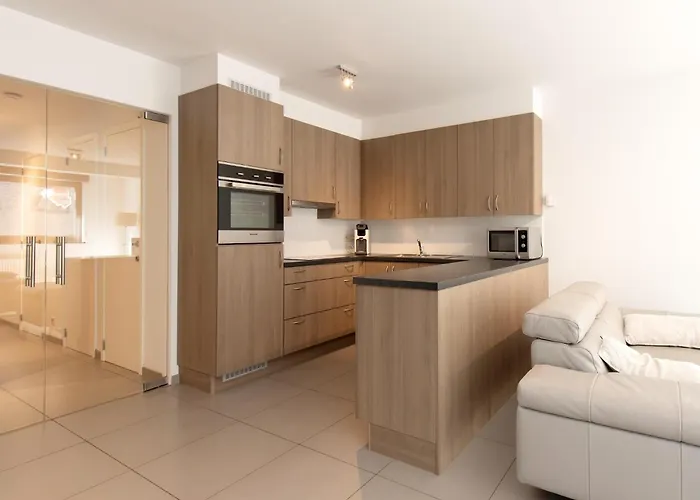 In Near The Seawall 오스텐드