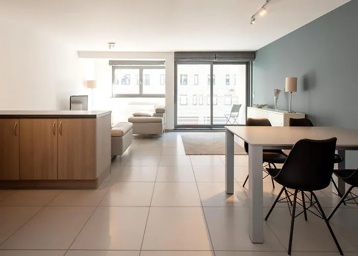 아파트 In Near The Seawall