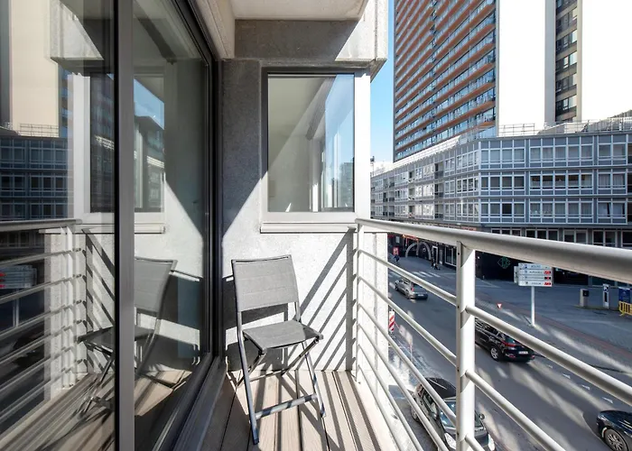 아파트 In Near The Seawall